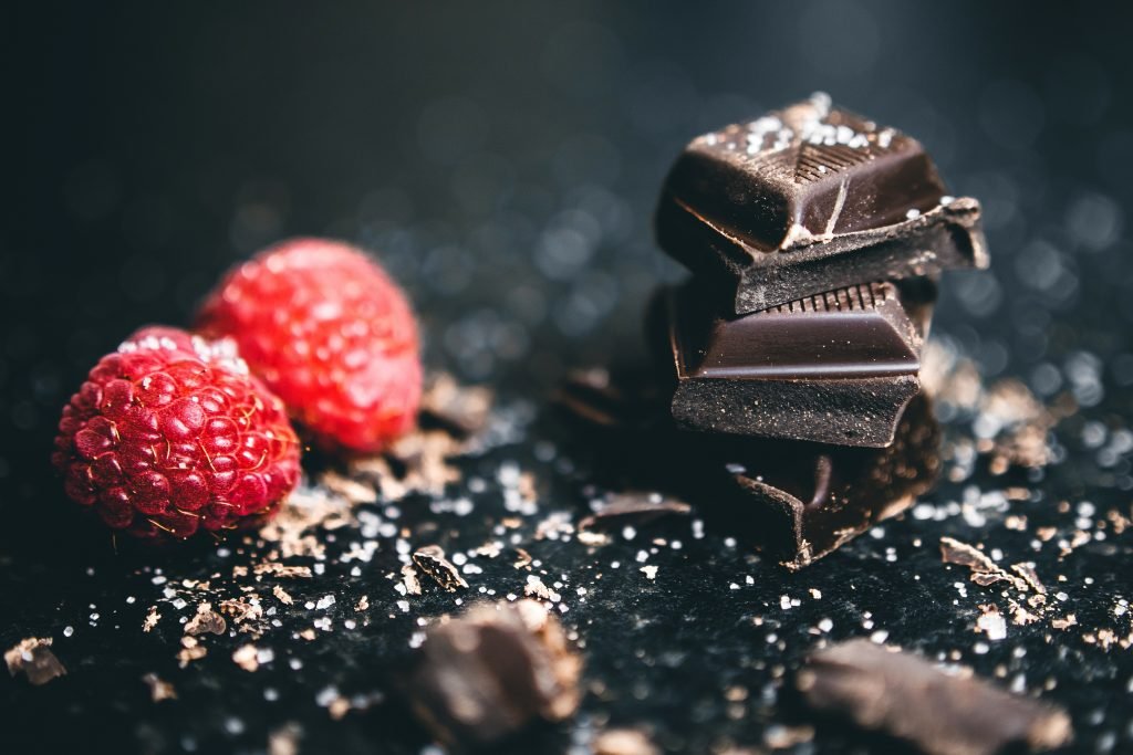 berries-blur-chocolates-918327