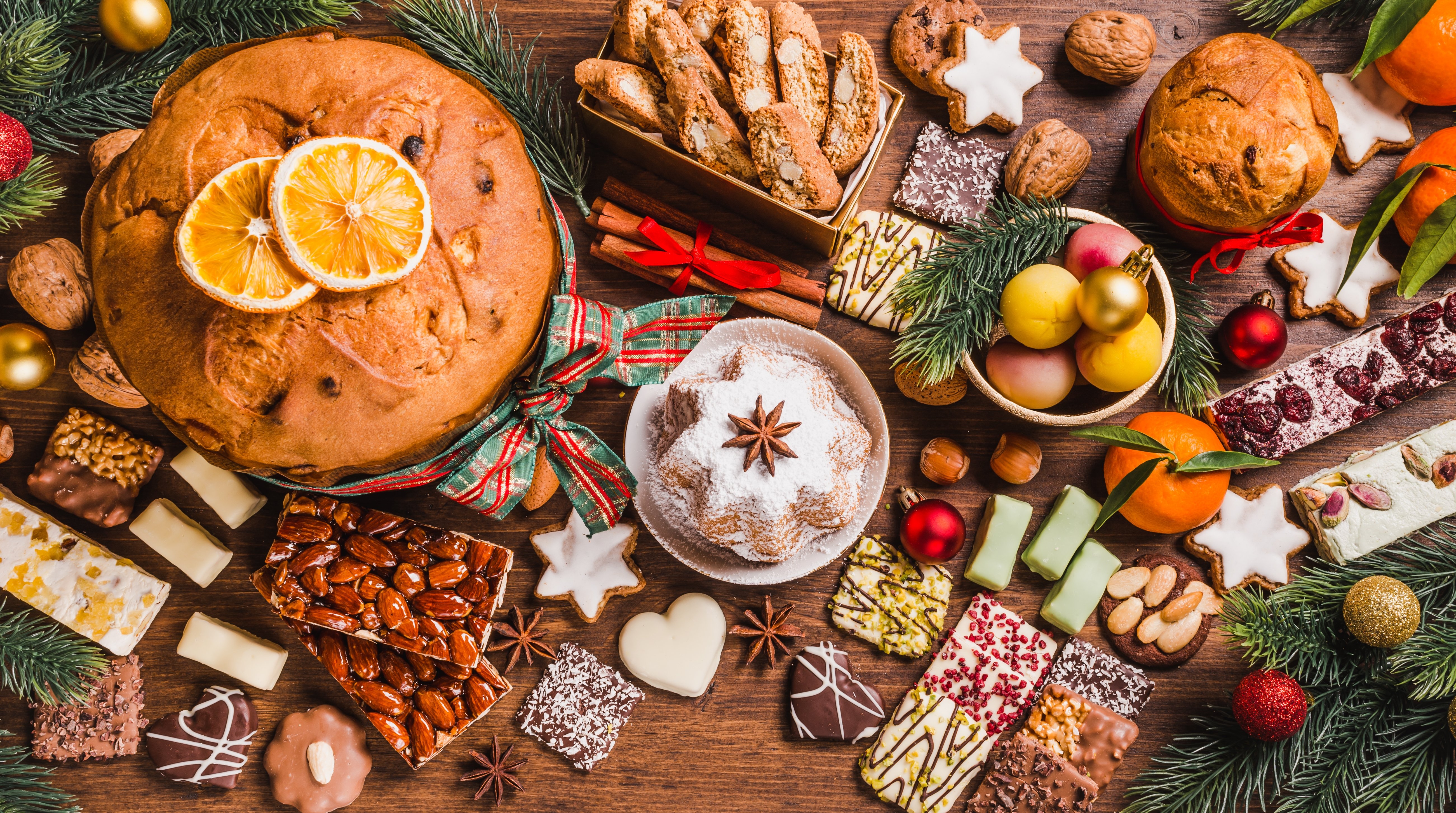 Christmas,Sweets,Background.traditional,Italian,Christmas,Sweets,On,Wooden,Background.