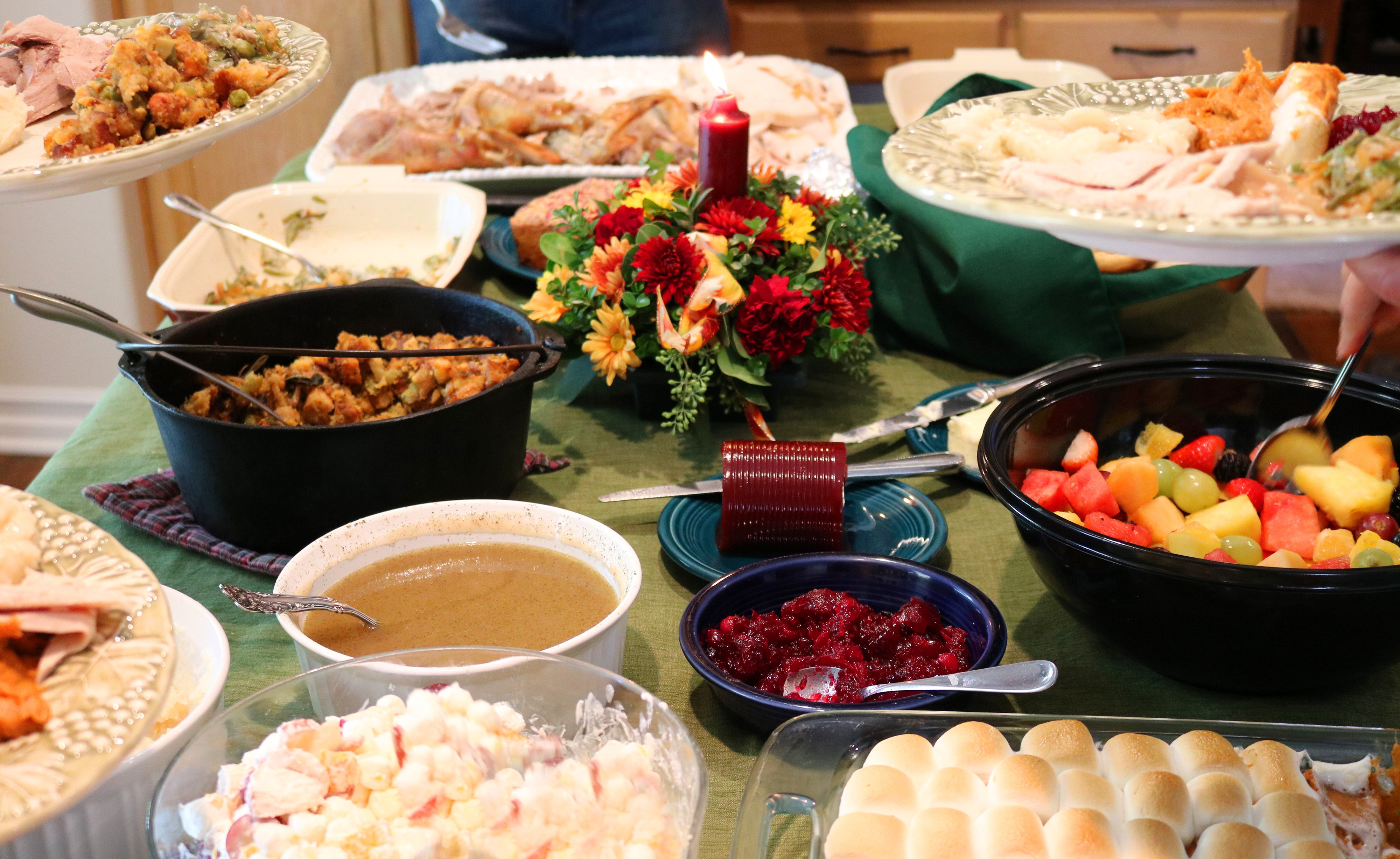 Casual,Thanksgiving,Feast,On,Table,With,Plates,Being,Filled